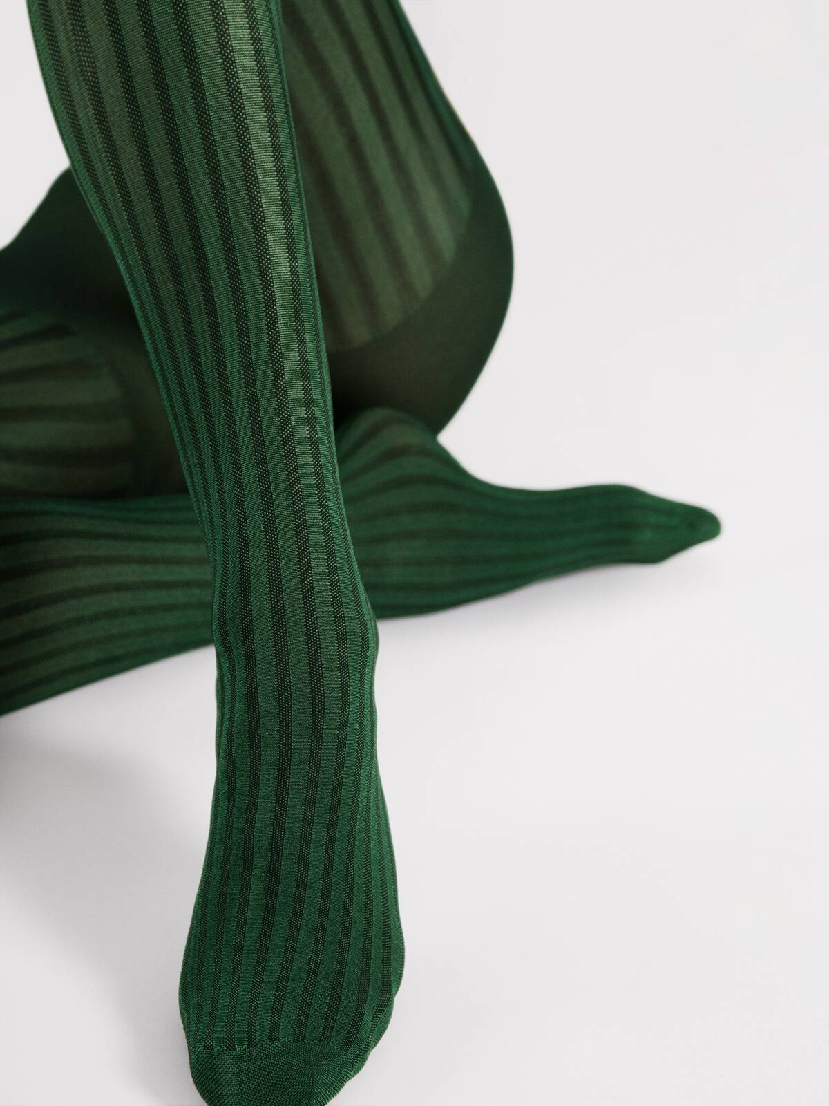 Rajstopy w hipnotyzujące pionowe paski Fiore COLOUR STORY 30 DEN